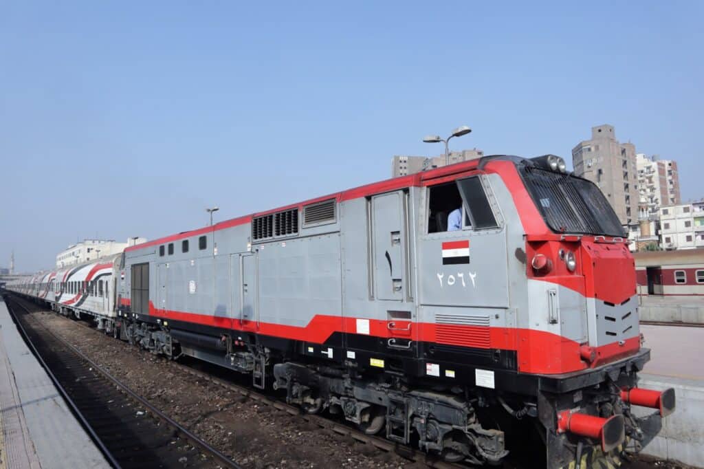 السكة الحديد: إيقاف حركة القطارات بين محطتي «أبوقير/ المنتزه» غدًا