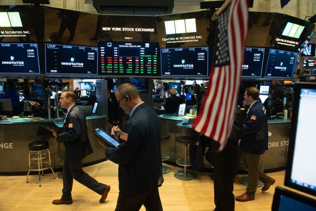الأسهم الأمريكية تغلق الجمعة على ارتفاع حاد بدعم من تقرير الوظائف 