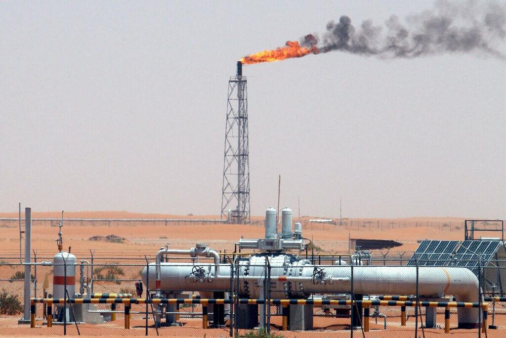 تفاصيل اتفاقية «البترول» المرتقبة مع «إبكس» و«اينا» للتنقيب وتنمية «رأس قطارة» بالصحراء الغربية 