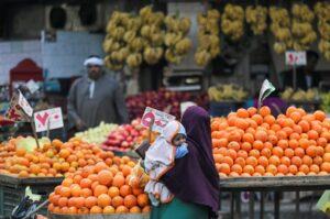 «نعيم» تتوقع تراجع التضخم السنوي في مارس إلى 35.2% بدعم تأثير سنة الأساس والغذاء