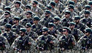 الجيش الإيراني يكشف عن معدات جديدة مع تزايد الصراعات في قطاع الشحن