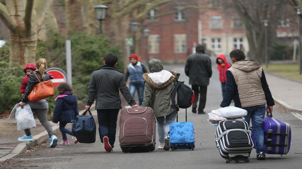 تقرير: بريطانيا ترحب بالمهاجرين لتمويل قطاع التعليم وسد النقص في أعداد العاملين