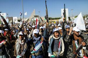 الخبراء يستبعدون تمكن الحوثيين من إغلاق البحر الأحمر أمام سفن الشحن