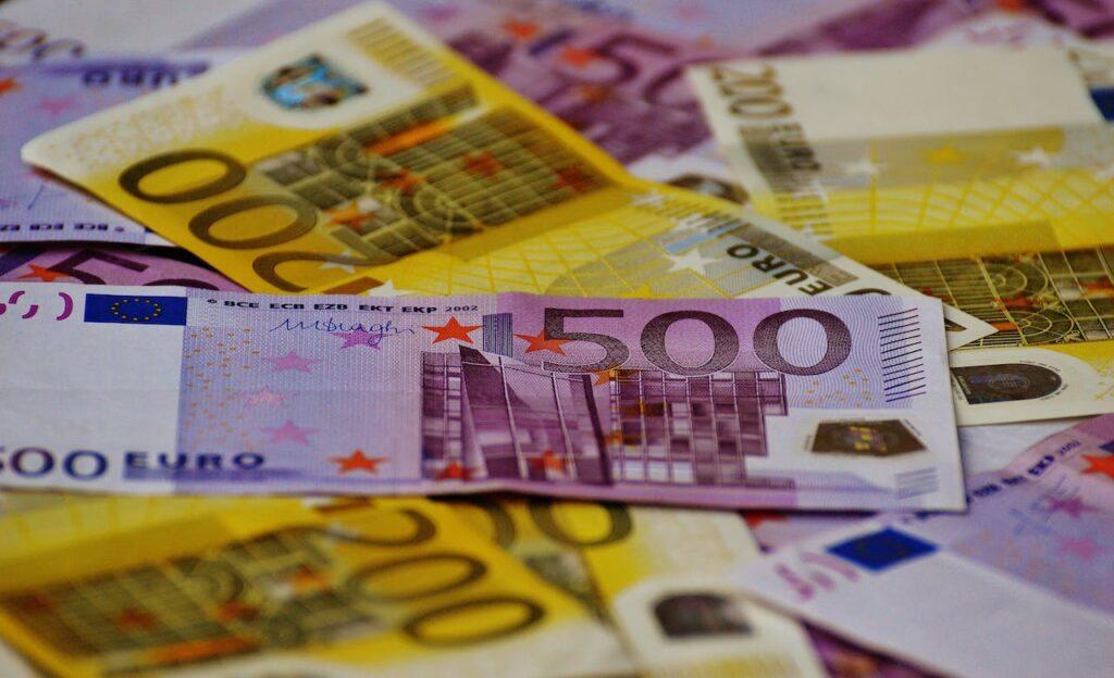سعر اليورو اليوم الأربعاء 24-4-2024 أمام الجنيه بختام التعاملات