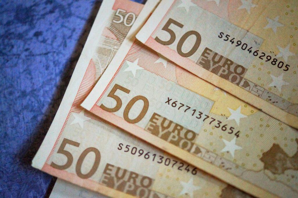 سعر اليورو اليوم الثلاثاء 23-4-2024 أمام الجنيه في ختام التعاملات