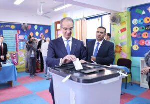 وزير الاتصالات يدلي بصوته في الانتخابات الرئاسية