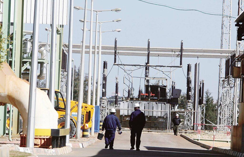 «الكهرباء» تسند تعديل خط «المنطقة الحرة - الأثيلين» لـ«الجوهرى للمقاولات» بقيمة 32 مليون جنيه