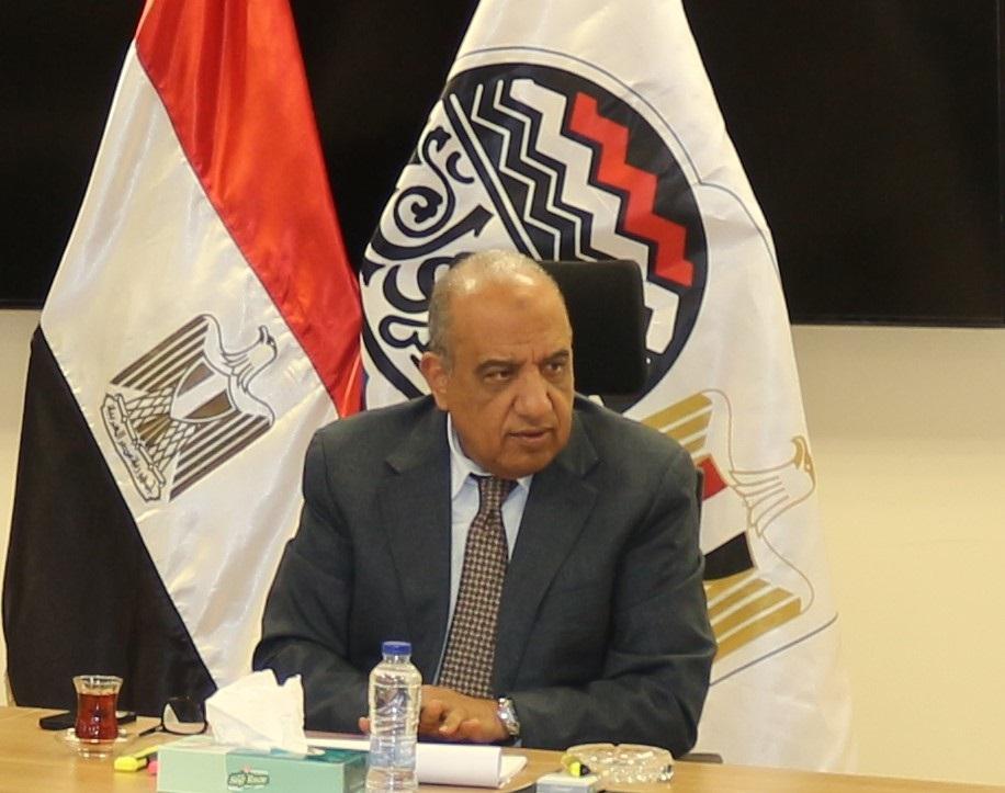 وزير قطاع الأعمال يتفقد الشركة العربية للأدوية ويكلف بإنشاء خطوط إنتاج جديدة