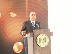 وزير الإسكان يشارك فى احتفالية تسليم المرحلة الأولى من أبراج منطقة الأعمال المركزية بالعاصمة الإدارية