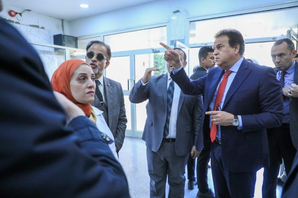 وزير الصحة يتفقد أعمال تطوير مستشفى الشيخ زايد المركزي