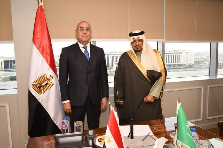 وزير الإسكان يلتقى الأمير خالد بن سعود لعرض الفرص الاستثمارية المتاحة بالمجالات المختلفة