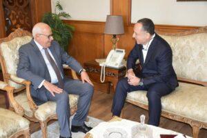 محافظ بورسعيد يستعرض إجراءات النافذة الواحدة مع رئيس المصرية لتكنولوجيا التجارة الإلكترونية