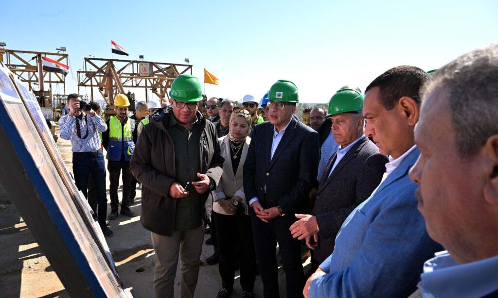 في زيارته للمحافظة.. رئيس الوزراء يتفقد أعمال إنهاء مشروع محور بديل خزان أسوان (صور)