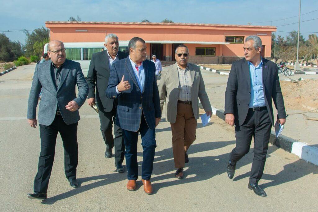 وزير الإنتاج الحربي في زيارة مفاجئة لشركة أبو زعبل للكيماويات المتخصصة (صور)
