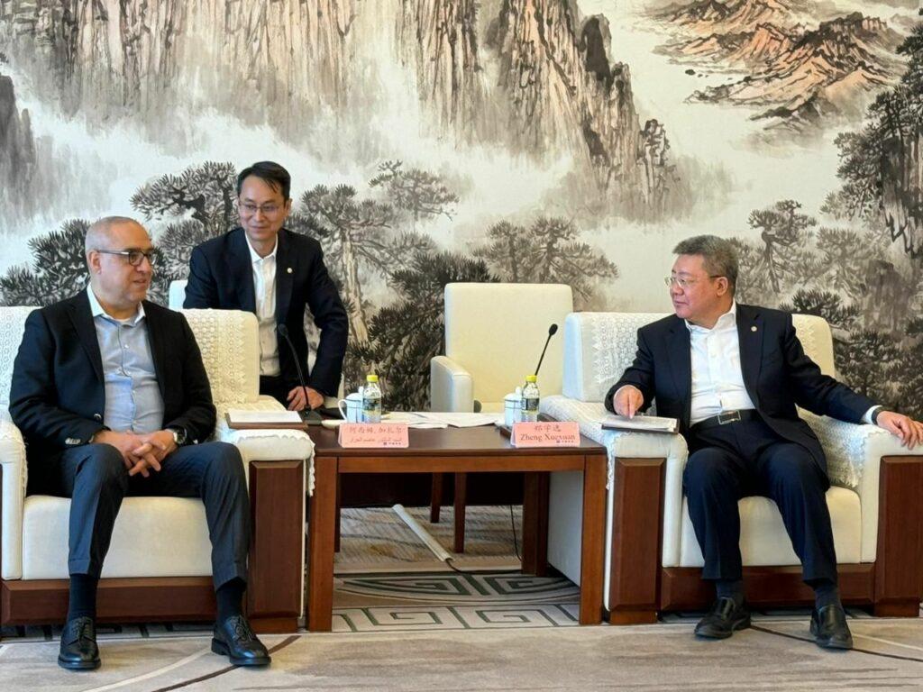 وزير الإسكان يبحث مع رئيس شركة «CSCEC» الصينية موقف المشروعات المشتركة