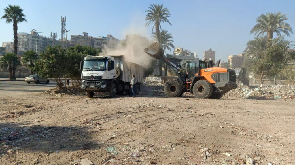 محافظ الجيزة يكلف برفع المخلفات من أرض المطاحن بشارع فيصل