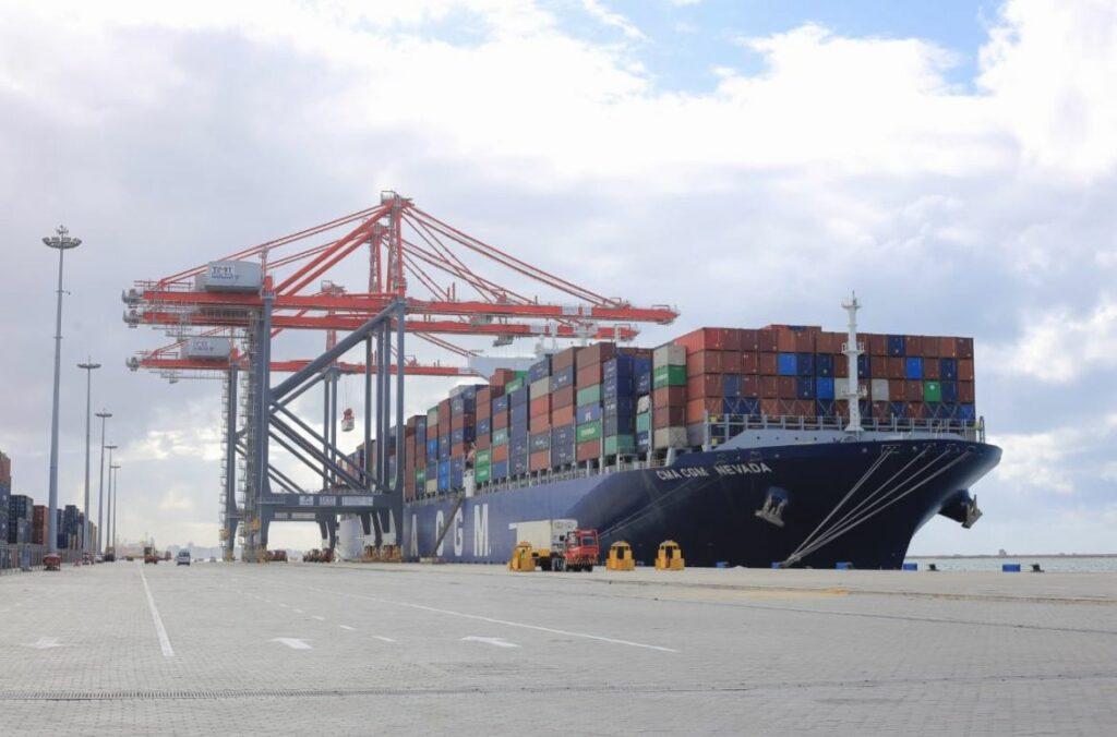 ميناء الإسكندرية: محطة تحيا مصر تستقبل سفينة الحاويات العملاقة NEVADA CMA
