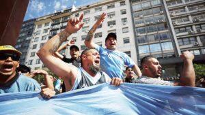 الأرجنتين تفكك «الدولة القمعية» أملا في نهاية «الانحطاط»