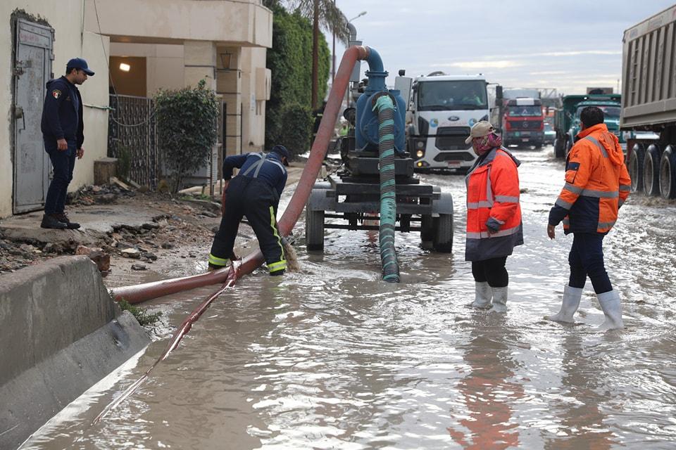 شركة الصرف الصحي بالإسكندرية تكثف جهودها لمواجهة استمرار الطقس غير المستقر