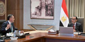 مصر تعد تشريعا ينظم التعامل مع السائح الأجنبي وتطلق مبادرتين لتنشيط الاستثمار الفندقي