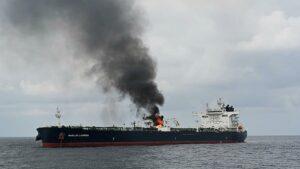 ضربة الحوثيين للوقود الروسي تدفع تجار النفط إلى إعادة حسابات المخاطر