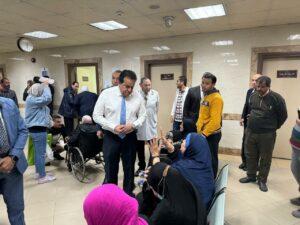 وزير الصحة يوجه بتوزيع أطباء أسنان مستشفى العجوزة لزيادة الأعداد عن الاحتياج