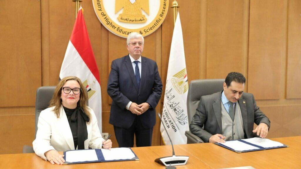 وزير التعليم العالي يشهد اتفاق تعاون بين جامعة القاهرة «الفرع الدولي» وجامعة إيست لندن