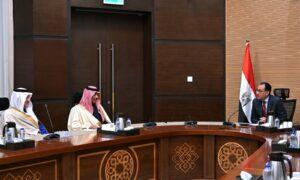 رئيس الوزراء يلتقي وزير الإعلام السعودي لتنسيق الرؤى والتوجهات الإعلامية بما يخدم مصالح البلدين