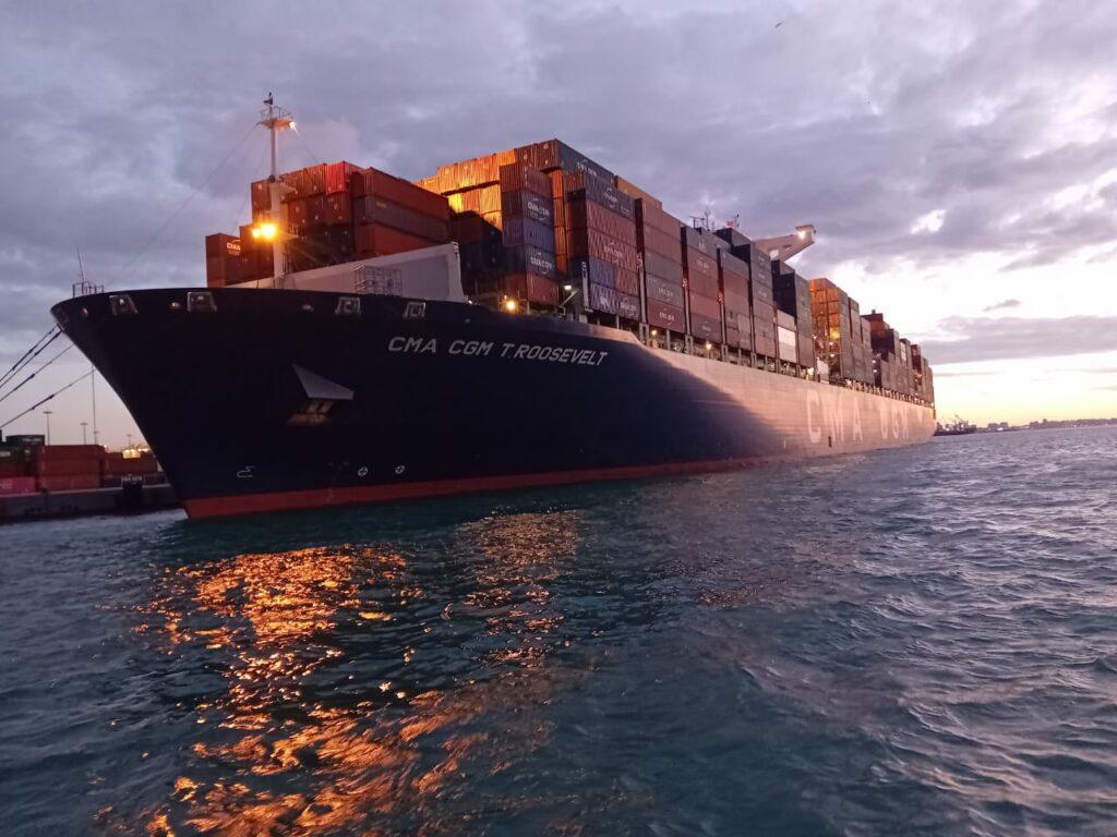 بحمولة 142 ألف طن.. ميناء الإسكندرية يستقبل أكبر سفينة حاويات في تاريخه