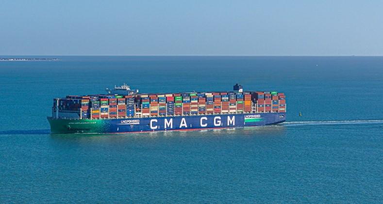 شركة دولية تطلق تأمينا على البضائع لحماية سفن الشحن بالبحر الأحمر