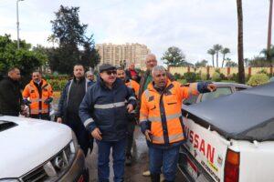 رئيس شركة الصرف الصحى بالإسكندرية يتفقد جهود رفع مياه الأمطار