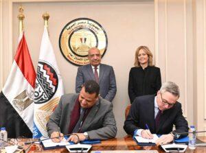 بالشراكة مع «سكاتك»النرويجية.. وزير قطاع الأعمال يشهد توقيع اتفاق بناء محطة طاقة شمسية لشركة مصر للألومنيوم