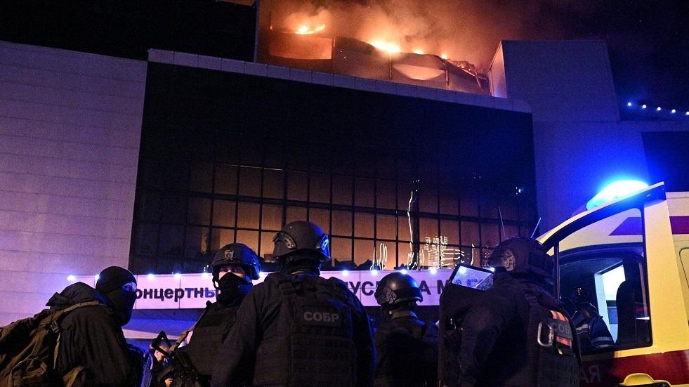 هجوم إرهابي على مركز تجاري في ضواحي موسكو يسفر عن عشرات القتلى