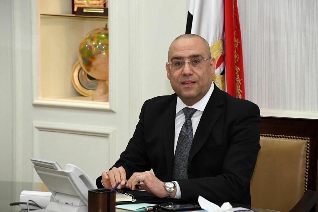 وزير الإسكان يتابع تنفيذ محطات تحلية مياه البحر وإحلال وتجديد الشبكات