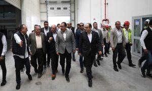 رئيس الوزراء يتفقد عددا من المصانع بمدينة العاشر من رمضان.. يبدأها بـ«هاير للأجهزة المنزلية‎»