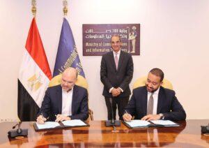 «طلعت» يشهد توقيع اتفاقية تجارية بين الشركة المصرية للاتصالات و«إكسا إنفراستركتشر» الأوروبية
