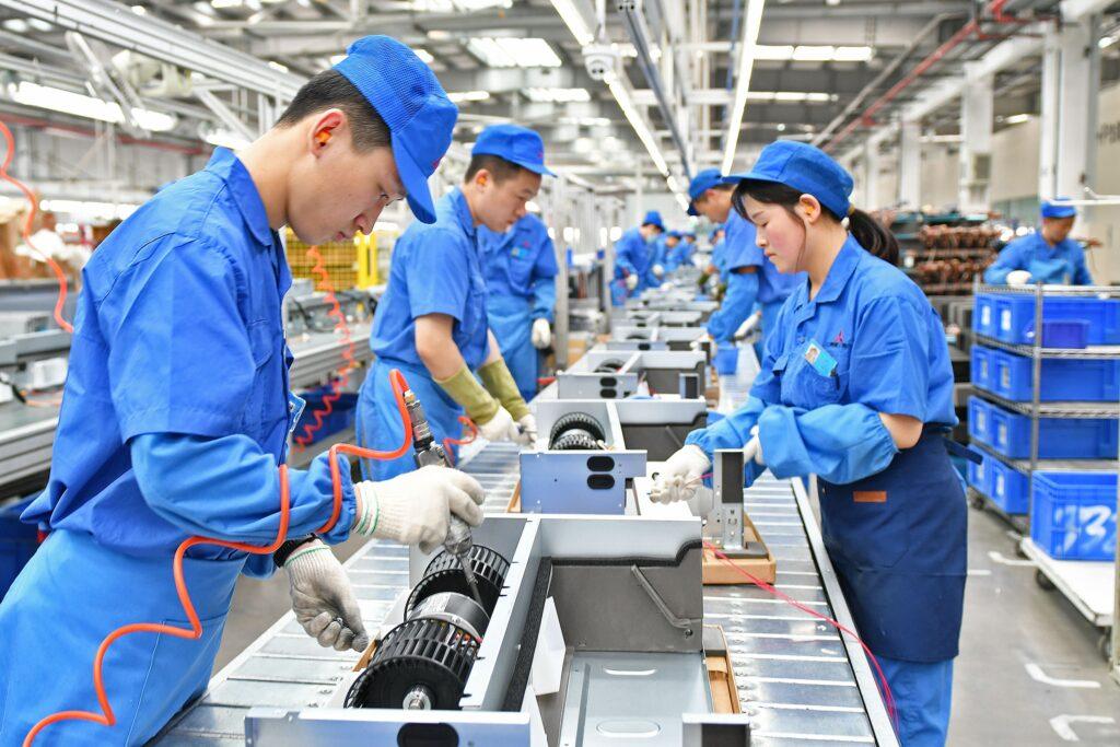 أرباح الشركات الصناعية الكبرى فى الصين تقفز 10.2% خلال شهرين