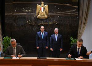 رئيس الوزراء يشهد توقيع عقد أرض لإنشاء مصنع لصوامع تخزين الغلال بشرق بورسعيد