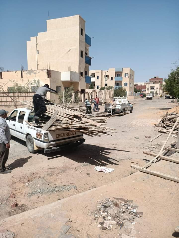 حملات لإزالة مخالفات بناء وإشغالات بعدة مناطق في مدينة بدر