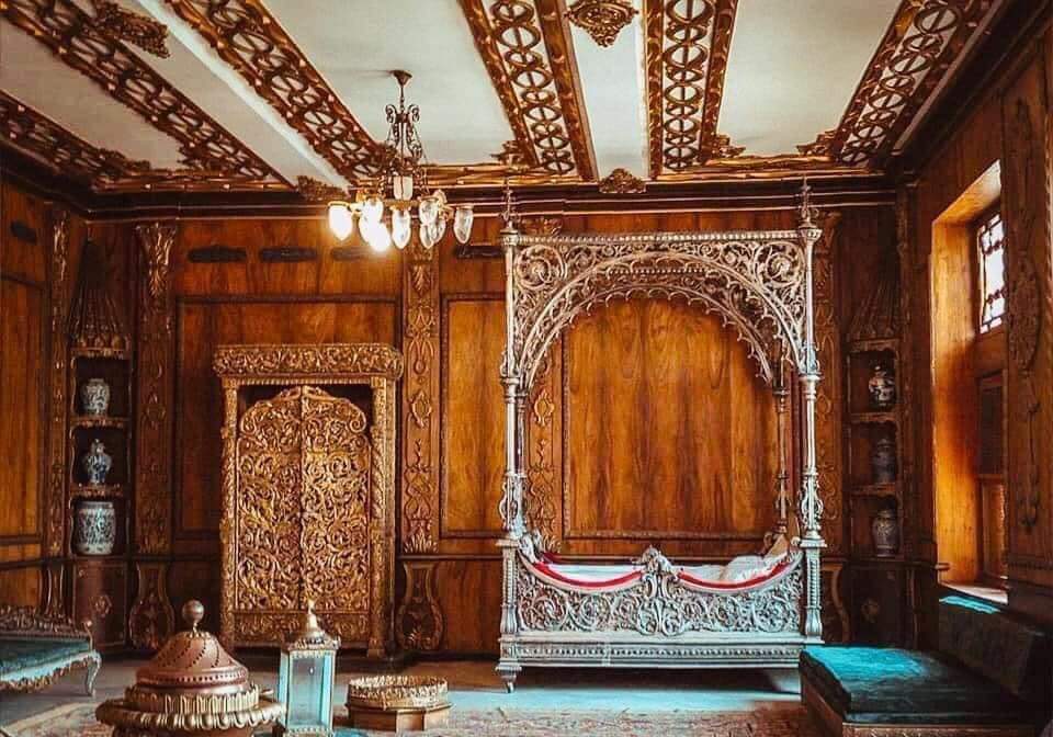 «الآثار» توضح حقيقة اختفاء السرير الفضي الخاص بالوالدة باشا المعروض بمتحف المنيل