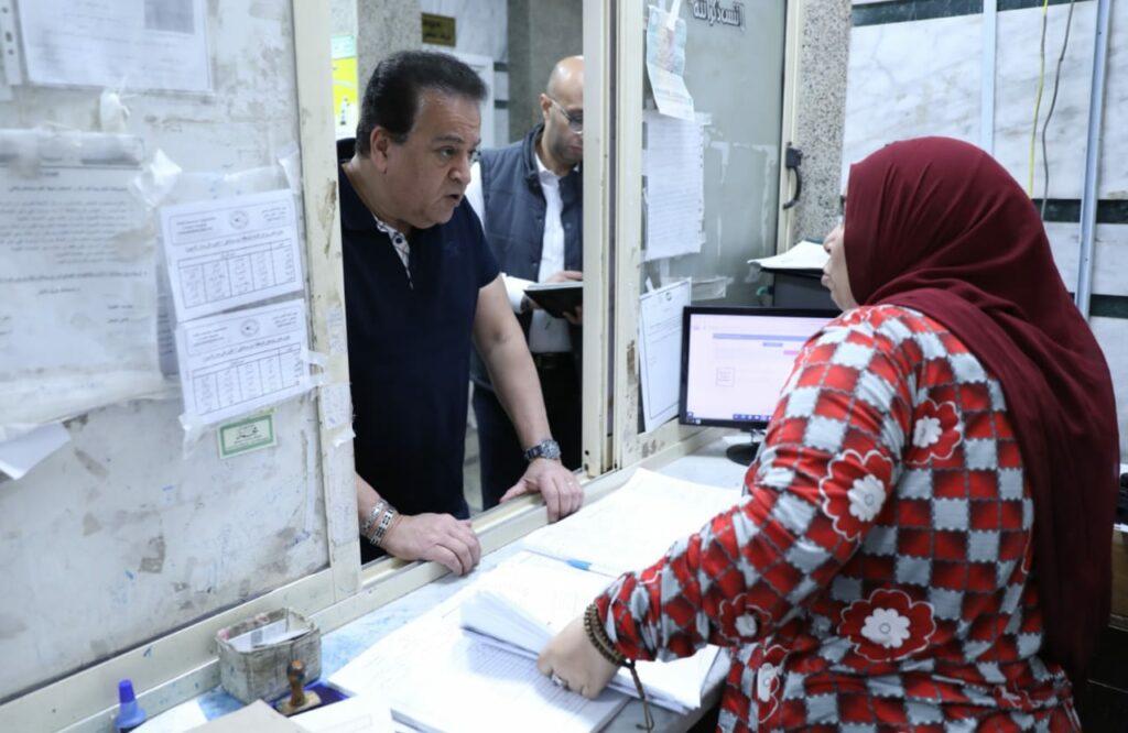 وزير الصحة يتفقد مستشفى 6 أكتوبر بالدقي لمتابعة تطبيق خطة عيد الفطر المبارك