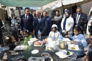 محافظ بورسعيد يشارك القاصرات فرحة العيد