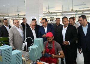رئيس الوزراء يتفقد مصنعا «فيله» للصناعات الغذائية و«duck» للأحذية بالمنطقة الصناعية جنوب بورسعيد