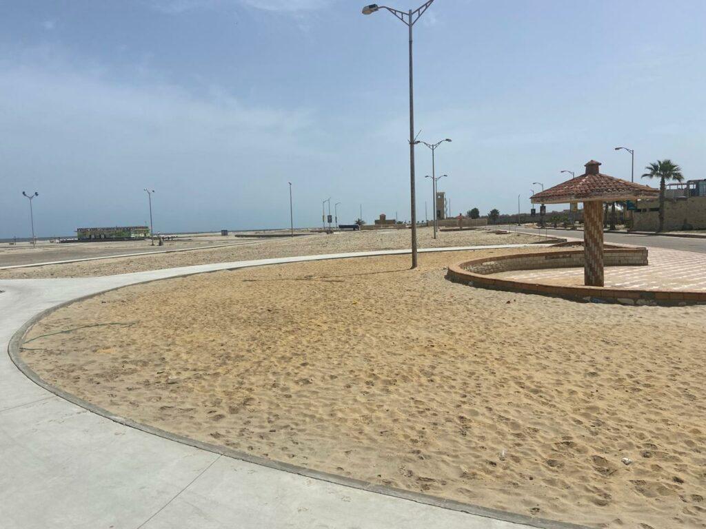 دمياط الجديدة تستعد لاستقبال الصيف بتطوير الشاطئ العام ورفع كفاءة المحاور الرئيسية