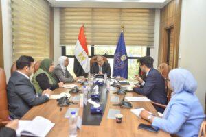 رئيس هيئة الدواء يجتمع مع مسئولي السياسات التجارية في السفارة البريطانية بمصر