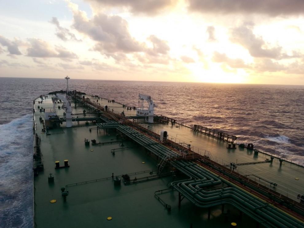 ارتفاع الطلب على ناقلات النفط في الاتحاد الأوروبي بنسبة 12% مع تجنب السفن بمنطقة البحر الأحمر