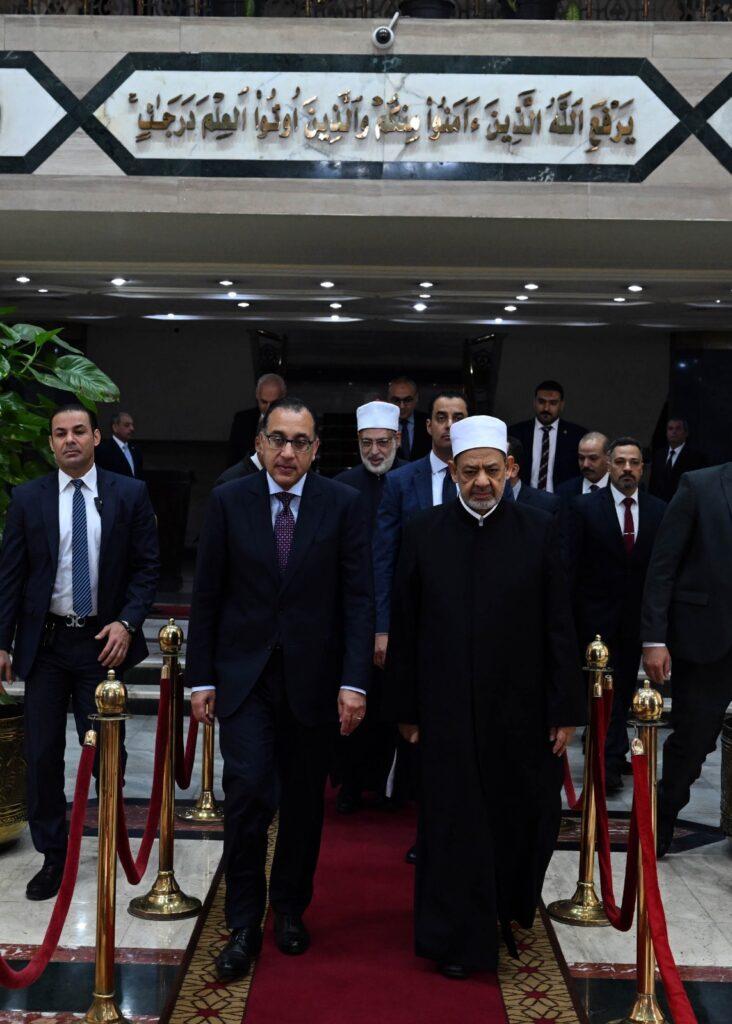 رئيس الوزراء يتابع مع شيخ الأزهر موقف مشروع مدينة البعوث الإسلامية بالقاهرة الجديدة