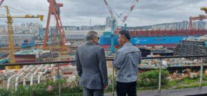 أسامة ربيع يبحث التعاون في بناء السفن والوحدات البحرية مع ترسانة هيونداي للصناعات الثقيلة الكورية
