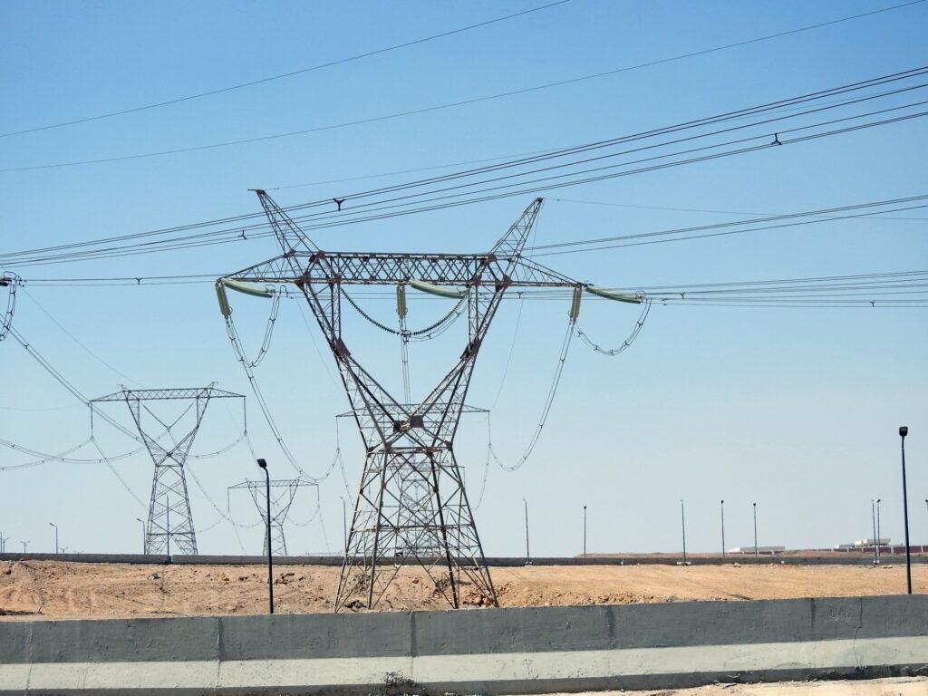 «الكهرباء» تطرح 3 مناقصات لتوريد عدادات ومهمات لصالح «جنوب القاهرة للتوزيع»