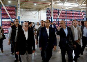 رئيس الوزراء يعلن من مصنع بيراميدز ببورسعيد: بدء إنتاج إطارات السيارات الملاكي في مصر